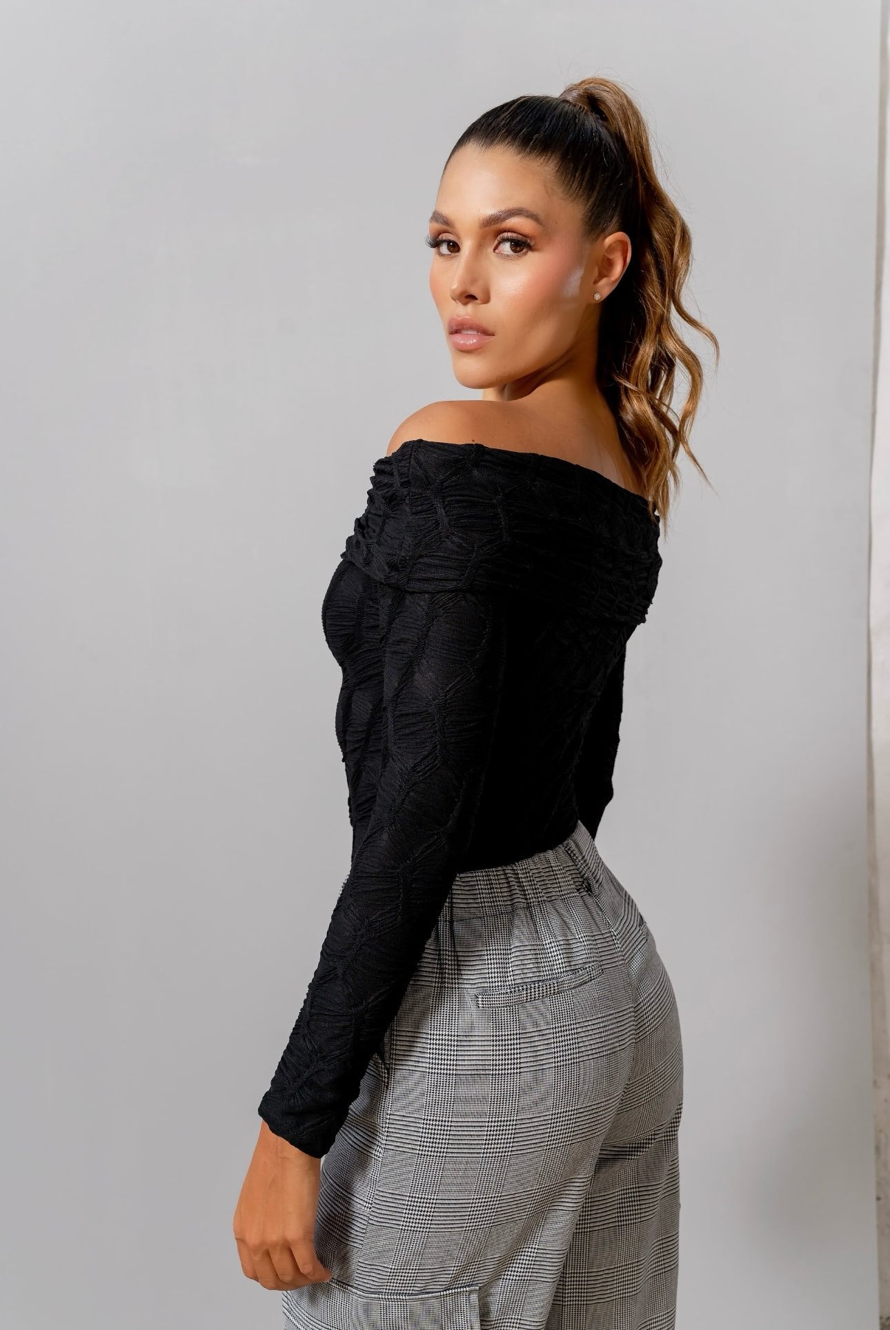 OFF THE SHOULDER TOP image 3