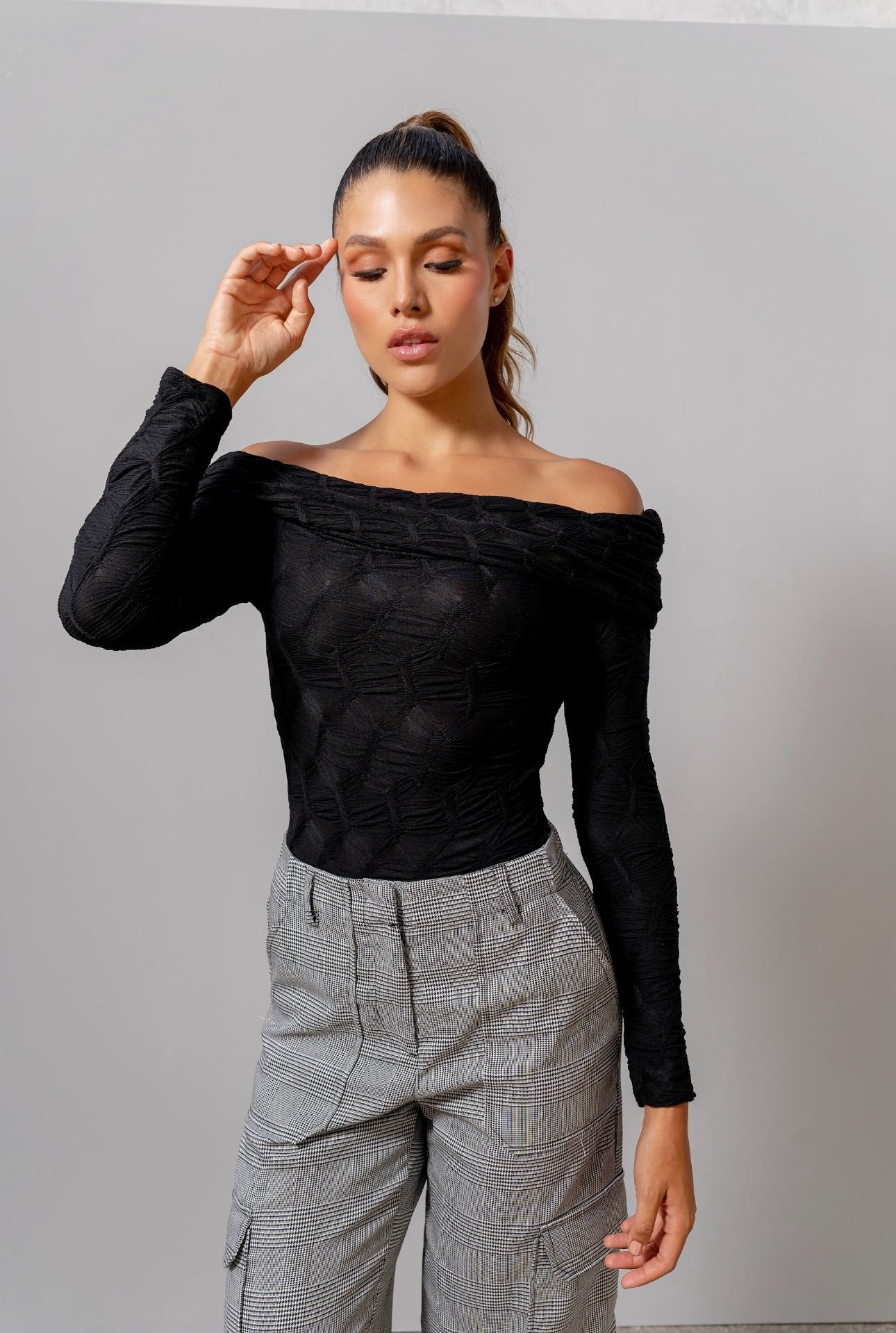 OFF THE SHOULDER TOP image 2